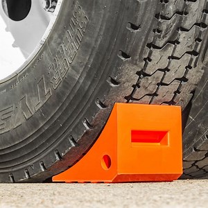 [Hot Item] Gt-02u 10t PU Foam Polyurethane Urethane Wheel Chock, Urethane Wheel Chock, Wheel Stopper for Car Vehicle RV Trailer