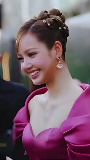 2️⃣ 「リサ、美しさ限界突破！透け感コーデ×神くびれ×ラブブ花束で世界が騒然🔥」 #かわいい #乃木コレ #ひな恋 #kpop #結婚 #blackpink #乃木坂46 #美女 #twice