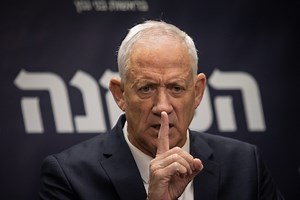 גנץ: "לא להפוך את בתי הקברות לשטחי מריבה"