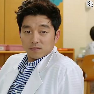 #GongYoo tries to play with some kids, but they call him too childish 😂 | ZAPZEE