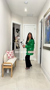 Un pantalón negro y un top negro… ¡y mil maneras de combinarlos! ✨🖤 Porque los básicos nunca fallan, pero los accesorios, los zapatos y hasta la actitud pueden hacer que el mismo look se sienta completamente diferente. 😍 ¿Cuál de estas combinaciones usarías tú? | Giselle Blondet