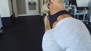 Cassandre Davis shows off her pert posterior in work out video