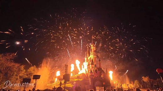19K views · 260 reactions | Halloween Night 2025 - Disneyland Paris Full Parade & Fireworks : https://youtu.be/Ssk4dr61BrA | DLP Welcome | Facebook