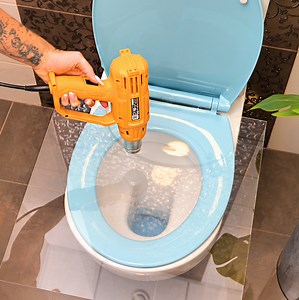 29K views · 36 reactions | Один мужик посмотрел видео, как обновить унитаз, и решил применить эти советы. Теперь у них с женой новый медовый месяц! Вы понимаете, что надо посмотреть, да? | Бери и Делай: Men Russian | Facebook