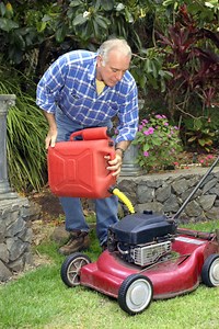 How to Remove the Gas Tank From a Briggs & Stratton Lawn Mower