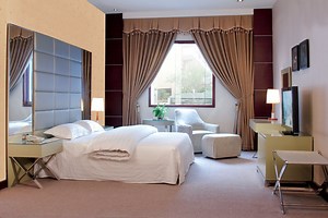 2022 Customized Luxury Hotel Bedroom Set Wooden Modern Hotel Standard King Bedroom Furniture