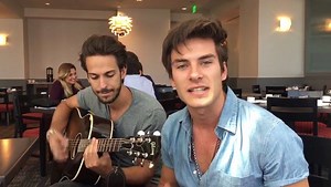 En exclusiva, a horas de los #LatinAMAs, los chicos de DVICIO pasaron por nuestro Facebook Live y nos regalaron una hermosa canción ¡Escúchala y enamórate! | E! Online