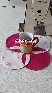 CREAT a Beautiful Quilted Table Topper with These Simple Trick #quilting #quiltingforbeginners #quiltingpatterns #modernquilting | Indah Sewing
