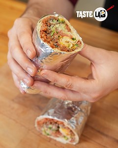 🌯 Mega Burrito Recipe 📝 Ingredients: • Ground beef • Red onion • Romaine lettuce • Parsley • Avocado • Yogurt • Spices (salt, black pepper, chili sauce) • Tomato • Olive oil • Rice • Tomato sauce • Cheddar cheese • Tortilla wrap (large) • Tortilla chips 👨‍🍳 Instructions: 1- Prep the Fillings: • Finely chop red onion, romaine lettuce, and parsley. • Mash the avocado, season with your favorite spices, and mix it with yogurt to make a creamy guac spread. • Dice the tomato and set aside. 2- Cook