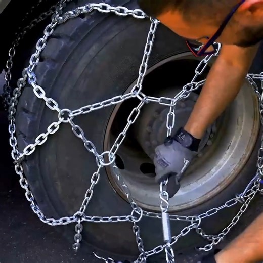 With the slippery season approaching, make sure your safety standards stay on track—and that fitting your snow and traction chains doesn’t compromise them. ❄️🚗 Having trouble? No worries! Our step-by-step mounting videos on our website guide you to quickly and safely put on your traction chains, keeping you secure all winter long. 🔗 | pewag