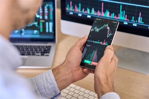 How To Earn $500 A Month From Casey's Stock Ahead Of Q4 Earnings - Casey's General Stores (NASDAQ:CASY)