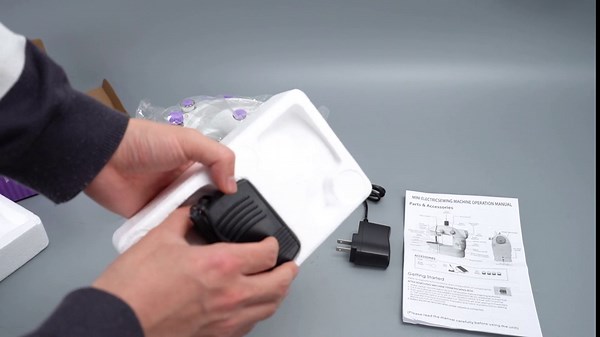 Mini Sewing Machine Electric Sewing Machine for Beginners Sewing Machine with Light Small Sewing Machine with Sewing Kit for Household Use Travel Kids Adults DIY