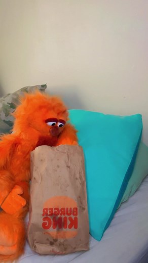 Burger King Why do females do this😂😂😂 You said you wasn’t hungry 😢 #Cheedoe #burgerking #relationshipproblems #rylorodriguez #Rylo #whodisfa #orderout #frieslover #newreelsvideos | Sesame Skreet Puppets