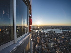 VIDEO: Jared Leto climbs Empire State Building, makes history