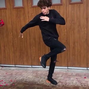 This guys sick!! LEH GO!Tag your #Chocobodi dance partner  Cc: @yenni_sds . . . . . #Chocobodi #ChocobodiChallenge #Gwaragwara #ShakuShaku #Pilolo #Boga #Afrobeat #Afrobeats #Afrohouse #Chopdaily #NWE #Nweworldwide #Danceon #Dance #AlienDance #Alien #Aliendance #GreenAlien #BlueAlien #BlueGoblin #Goblin #DanceHall #Dancing #Musically #MusicallyId #MuscallyIndonesia #TikTok #TikTokIndo #Dametucosita #Dametucositachallenge | A-Star | Facebook