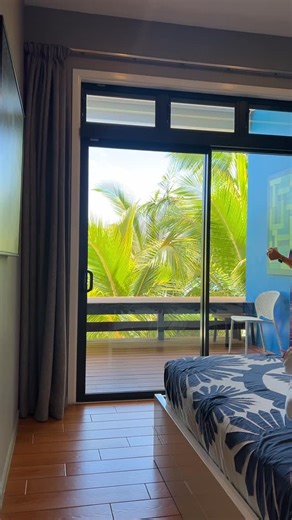 From the bed straight to those ocean views 🌊✨ If your dream holiday includes lazy mornings, sun kissed decks, and coffee by the lagoon, you’ll feel right at home here at Rarotonga Beach Apartments #Rarotonga #CookIslands #HomeAwayFromHome #IslandParadise #IslandHome #IslandAccommodation | Rarotonga Beach Apartments - Panama