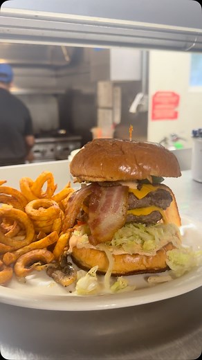 Burger alert! ‼️😋😋 This mouthwatering homemade burger is a must-try!!! Visit Farmer's Den and indulge in a flavorful experience 🙌🏻 | Farmers Den