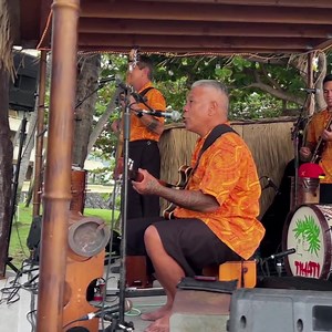 Join us at the Royal Kona Resort for the Luau of a lifetime! Experience the fascinating history and culture of the Polynesian and Hawaiian islands with a captivating show on the shores of Kailua Bay. 🌺 Oceanfront seating overlooking Kailua Bay 🌺 Mai Tais, cocktails, beer, wine, and non-alcoholic drinks 🌺 Delicious Hawaiian Luau dinner with island fare and local specialties | Royal Kona Luau