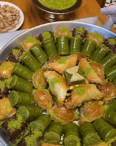 189K views · 10K reactions |  Еве зошто не можете да им одолеете на турските десерти!  #TurkishDessert #Baklava #Pistachio #Turkey | Fibula Travel Macedonia | Facebook