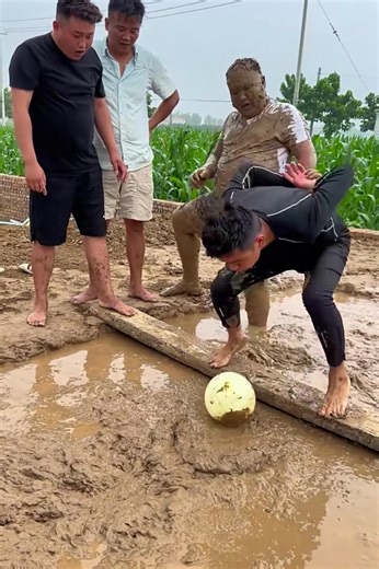 Cool off in the summer, take the object from the bag, and challenge the ball with your legs in the mud!🤣🤣 | Fanpop