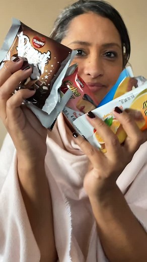 Confession: I’ve hidden snacks in a sock drawer. (Don’t judge — kids don’t check there.) 😝 Now Yummy Cakes has gone and made it too easy to sneak in a treat — with their dangerously delicious range of ready-to-eat cakes, cupcakes and donuts. These single-size portions are great for lunchtins, picnic baskets and gift baskets too! (Yep not just for your sock drawer 😂) And the flavours are flavouring! We’re talking Choco Cake Bars with gooey centres, soft Vanilla and Orange Cake Bars, that Black 