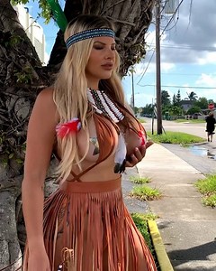 Looking for the New World 🌎 @playthingsmiami #stylist @neybronjamesofficial @shandybear11 #miami #halloweencostumes #nativeamerican #halloween #styledshoot #disfraces #sexy #cosplay #fashion | Playthings Miami
