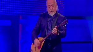 🎶✨ A Touching Tribute to Bernie Taupin by Bill Bailey! Bill Bailey graced us with a soul-stirring rendition of "Candle in the Wind" in honor of the legendary lyricist, Bernie Taupin. 🕯️🎤 Bernie Taupin, often in the shadows but never forgotten, deserves every bit of recognition he receives. His words have woven the tapestry of timeless classics that have touched our hearts. 📜❤️ | Inga