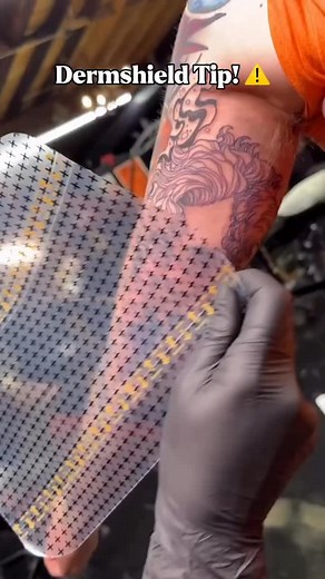 🗣️PSA! 📢 Large pieces of dermshield are absolutely okay to use on large scale pieces. A few bubbles will not hurt the client! 😅 Also, it will allow any leftover blood/plasma to safely be removed while keeping the tattoo clean and protected. 25% off Recovery Aftercare now for Black Friday Marathon! 💥 🎥 : @teresasharpeart x @recoveryaftercare #painfulpleasures #dermshield #tattooaftercare #recoveryaftercare #recoverydermshield #secondskin #dermwrap | Painful Pleasures