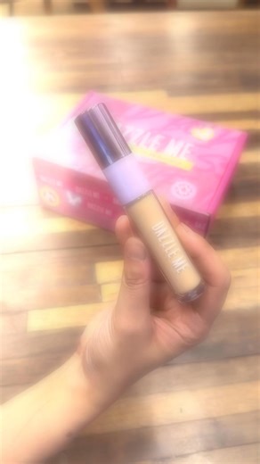 Skincare-level comfort meets photo-ready coverage with Dazzle Me ✨ Cover Me Serum Foundation (SPF 35 PA ) offer full coverage that feels lightweight! Infused with Vitamin C to brighten and hydrate, leaving you with a smooth, non-cakey matte finish. Cover Me Serum Concealer conceals and erase with the two-in-one sculpting applicator for precise, high-coverage blending that smooths, never cracks, and lasts all day. Airbrush Spray Blush is revolutionary with it light mist that delivers a luminous, 