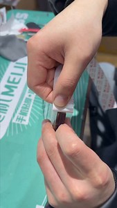 Today I'm getting a full-coverage screen protector applied to a 5W phone. #FullCoverageScreen #USPhoneFullCoverageScreen #KunmingFullCoverageScreen #VertuPhone #VertuAgent | Trendy Tech Review