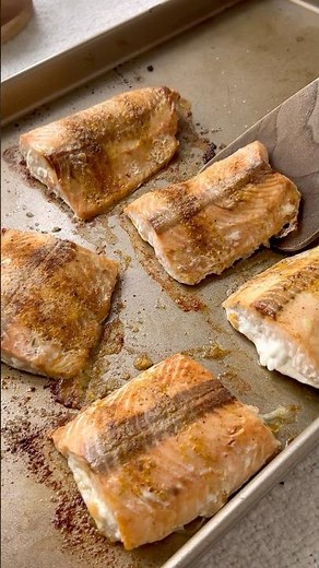 Salmon baked in the oven😋 #food #delicious #recipe #lunch