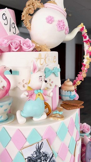 Alice in wonderland. CHEZ NANA LUX PACKAGE | CHEZ NANA