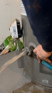 35K views · 1K reactions | 40 gallon water heater replacement • follow  @plumbingstateofmind for more ☝️ #plumbing #professional #fyp #hot #water | plumbingstateofmind | Facebook