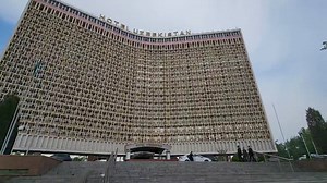 Uzbekistan Hotel, Tashkent ঐতিহাসিক এবং প্রাচীন উজবেকিস্তান হোটেল এর ভিতর বাহির: সাবেক সোভিয়েত আমলে নির্মিত মধ্য এশিয়ার সবচেয়ে বড় মেগা হোটেলে আপনিও থাকতে পারেন সাশ্রয়ী মূল্য... #uzbekistanhotel #uzbekistan #tashkent | Travel For Humanity