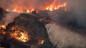 One dead, 17 unaccounted for in Victoria's bushfire emergency