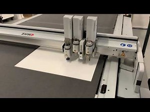 Cutting and creasing 500g corrugated plastic