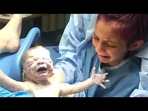 Doctor lets 12 year old girl help deliver baby brother