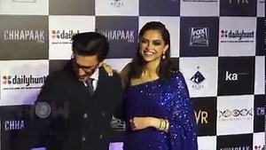 Alia-Ranbir, Salman-Jacqueline, Priyanka-Nick watch their best kiss moment. | Bollywood Now