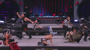AEW: KENTA invade Dynamite e abbatte la “porta proibita”