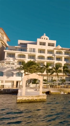 COZUMEL PALACE ALL INCLUSIVE✨✨ Cozumel Palace ofrece una experiencia todo incluido elegante y acogedora, con suites con jacuzzi, múltiples restaurantes temáticos, entretenimiento variado, actividades acuáticas sin igual y comodidades ideales para familias, parejas o grupos. Las recientes renovaciones lo posicionan como una opción aún más atractiva para visitantes que buscan confort, naturaleza y buena comida en Cozumel. Escríbeme “YO” y dime desde qué ciudad sales ✈️👇 ¿Te animas? ¡Aparta en abo