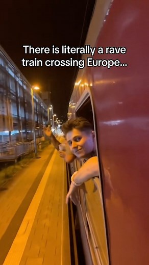 All aboard the Techno Train 🚂 🔥 💿 ID: @kxd_lvl & @highvoltage.techno - Free my soul | Techyesnotechno