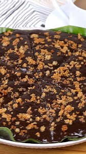 77K views · 455 reactions | Kalamay Hati is easy to make with glutinous rice flour, coconut milk, and muscovado sugar. Its soft and chewy texture, deep caramel flavor, and latik topping are sure to be a favorite. Enjoy as a snack or dessert! | Kawaling Pinoy Recipe Blog | Facebook