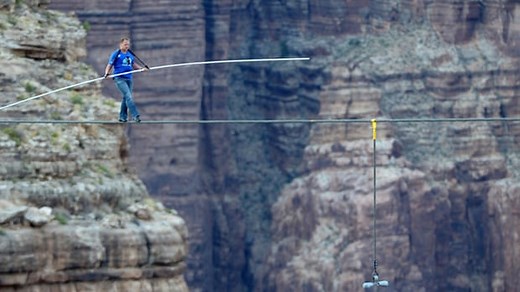 High-wire artist Nik Wallenda crosses Grand Canyon gorge - video