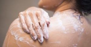 Une jeune femme découvre une caméra cachée dans la douche de son Airbnb (VIDEO)