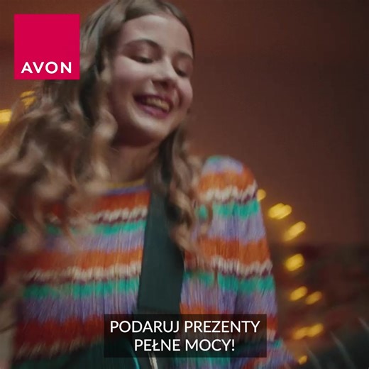 🎄✨Wow! Odkryj naszą świąteczną reklamę 🎄✨ To nie wszystko 🎁 W te święta podaruj swoim bliskim coś więcej, podaruj im prezent pełen mocy! Przygotowaliśmy dla Ciebie zestawy prezentowe w pięknych opakowaniach, gotowych do ułożenia pod choinką 🎄 Kto już nas widział na swoim TV? Jak Wam się podoba nasza pełna mocy reklama? 😍 | AVON Polska