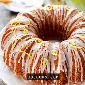 Limoncello Lemon Cake – an irresistible lemon cake with Limoncello...