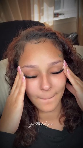 Did a volume full set on her and it instantly made her eyes pop 😍 sometimes all you need is a little extra volume to bring out that natural beauty ✨ #yvetmkdyou #volumelashes #fullsetlashes #lashartist #lashesonpoint #beautybyyvet | Angely Yvet