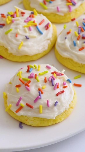 Need an easy last minute sugar cookie recipe? These cake mix sugar cookies are so soft and chewy! https://buildyourbite.com/cake-mix-sugar-cookies/ | Build Your Bite | Facebook