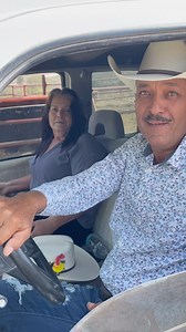 Mis papás ya van bien guapos al baby shower | Román González