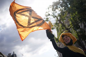 Extinction Rebellion march begins in Edinburgh in Cop26 protest